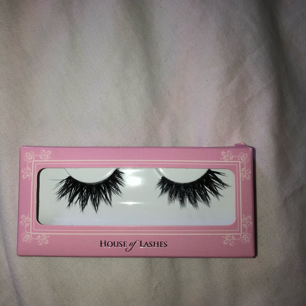 Lashes - Picture 4 of 6